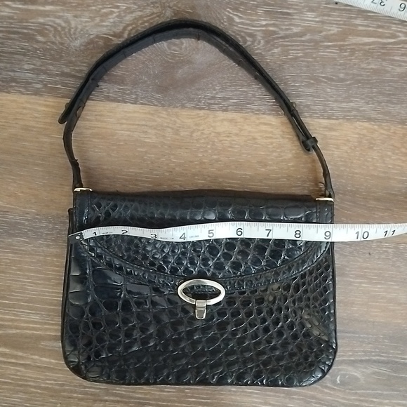 Harrods - Vintage - Black Crocodile-Embossed Wristlet with Gold Claspe - Picture 9 of 9